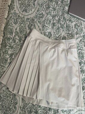 Lululemon- Pleat to street skirt white 4